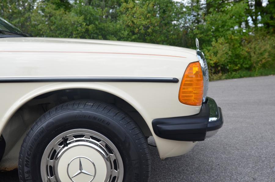 Детали экстерьера Mercedes-Benz 240 D (Bm.123.123) 1983 года  (EU) (фото 32 из 80)